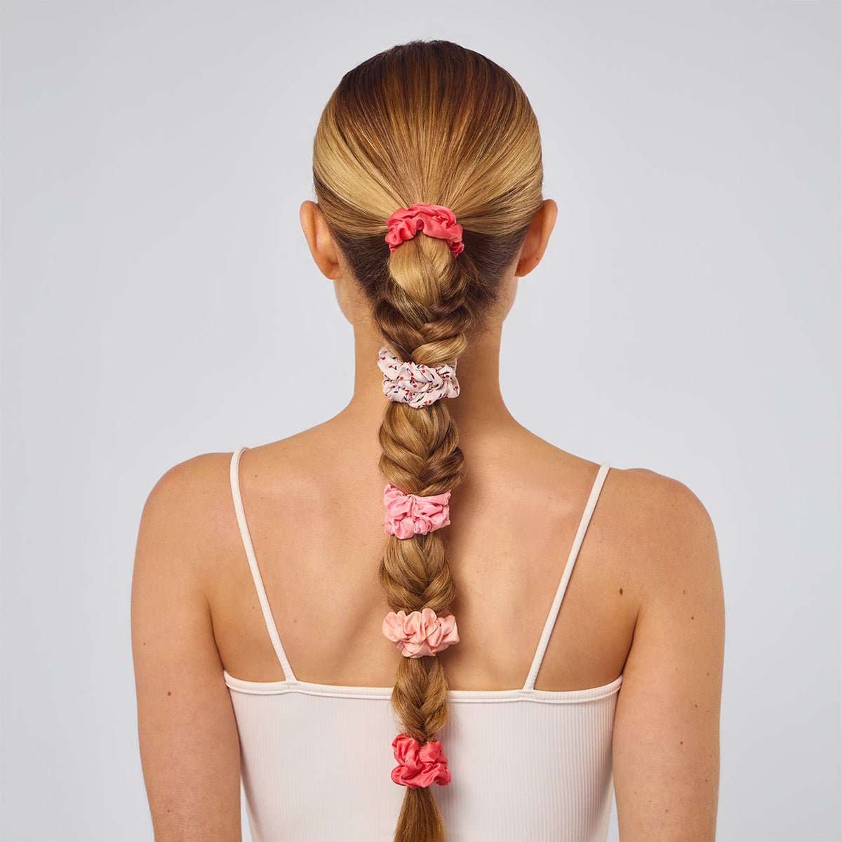 Cseresznyevirág mintás, húzott szatén hajgumi (Scrunchie) 5 darabos szett