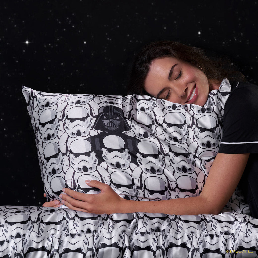 Star Wars™ & Kitsch szatén párnahuzat Darth Vader és rohamosztagosok mintával, 2 db-os csomag