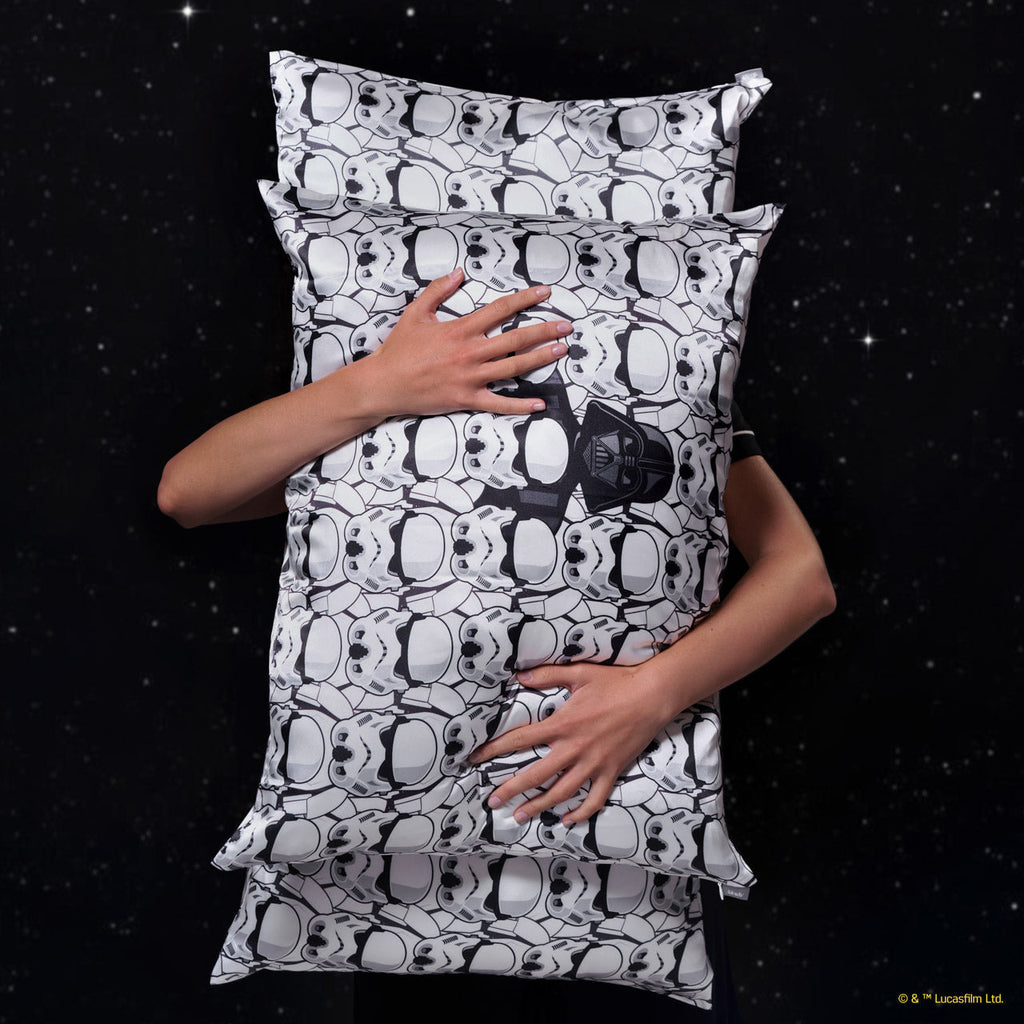 Star Wars™ & Kitsch szatén párnahuzat Darth Vader & rohamosztagosok mintában – King
