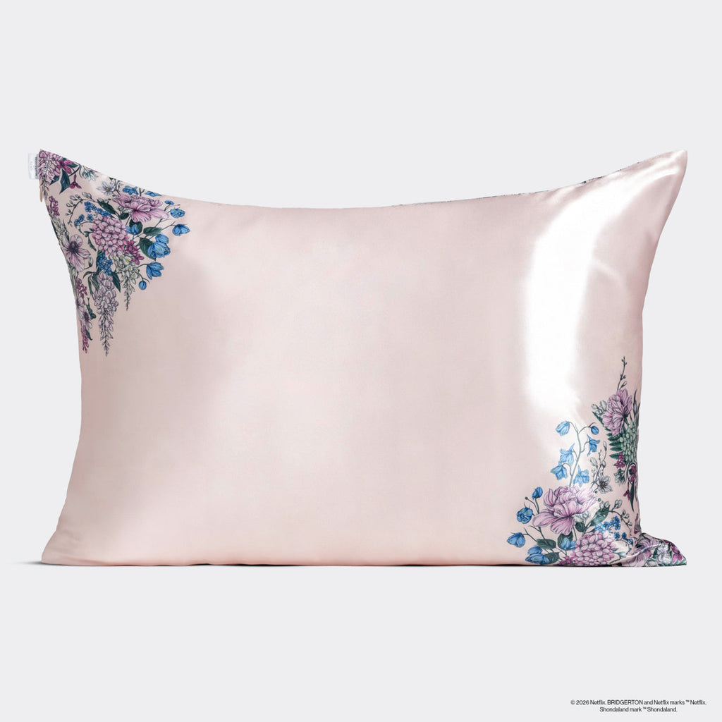 Bridgerton x Kitsch szatén párnahuzat Wisteria mintában