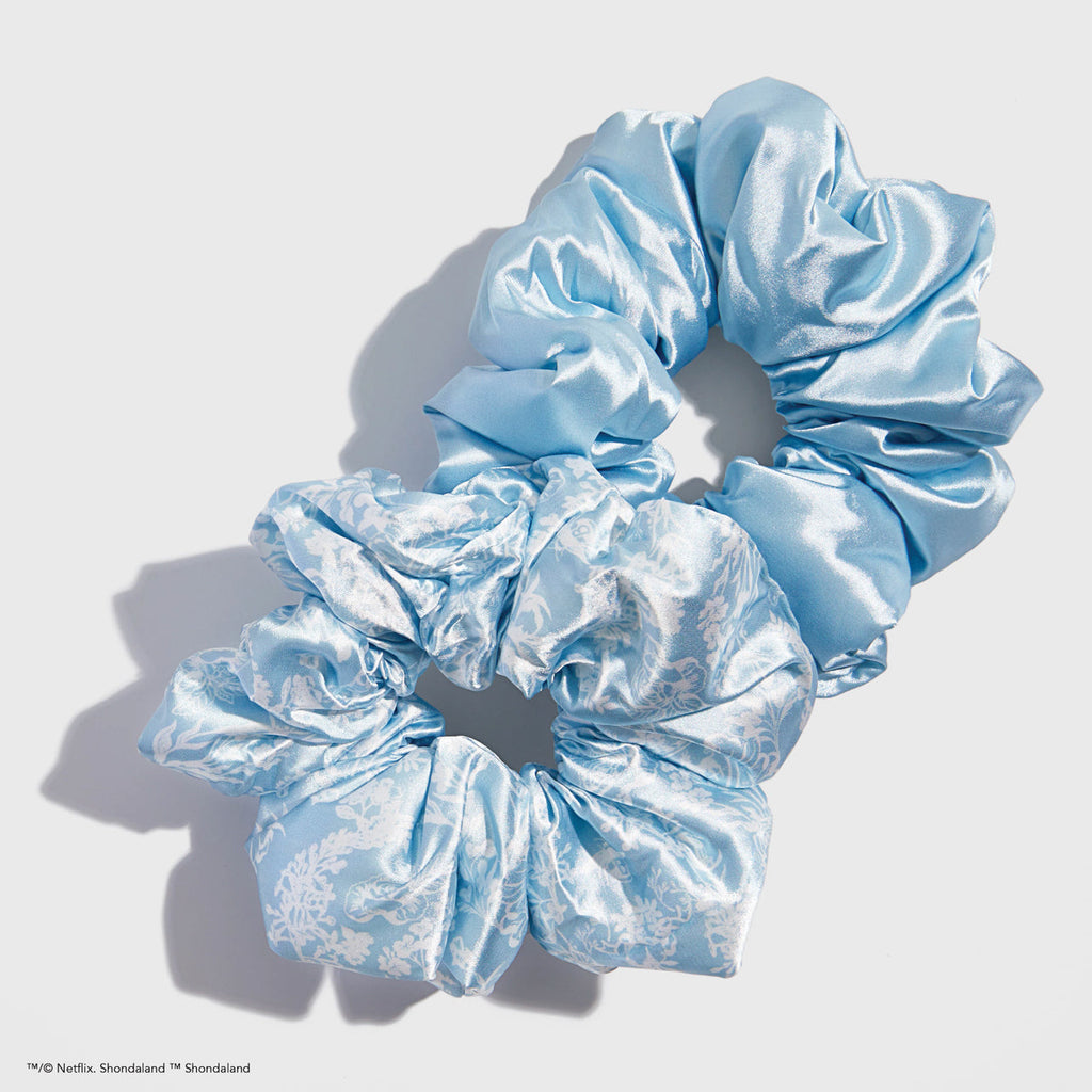 Kitsch x Bridgerton szatén párna-hajgumik – Toile De Blue