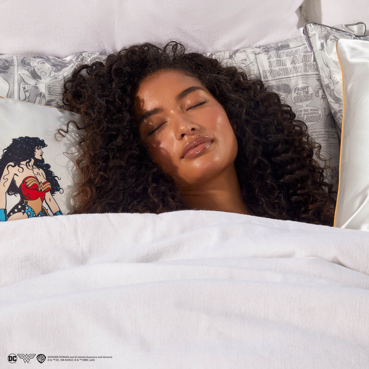 Kitsch x Wonder Woman szatén párnahuzat – képregény mintás