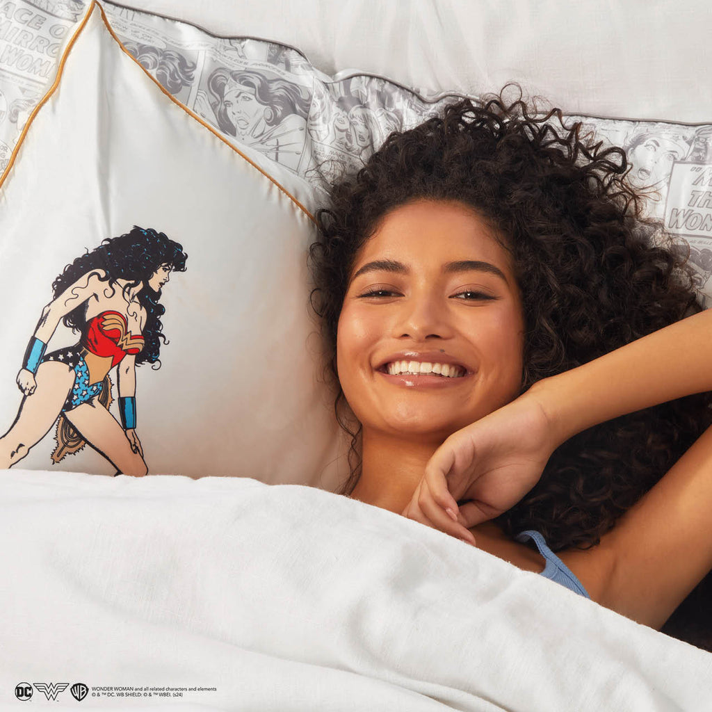Kitsch x Wonder Woman szatén párnahuzat – Believe in Wonder