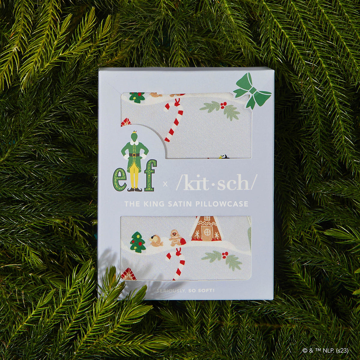 Kitsch x elf szatén párnahuzat Periwinkle Christmas mintában – King