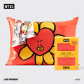 Kitsch x BT21 szatén párnahuzat TATA mintában