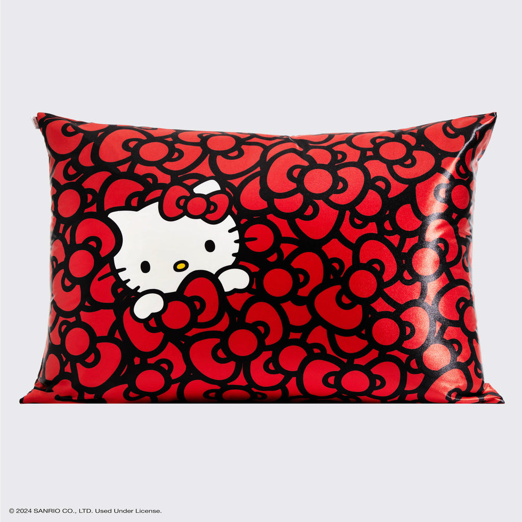 Kitsch x Hello Kitty szatén párnahuzat Kitty Bathes in a Sea of Bows mintában