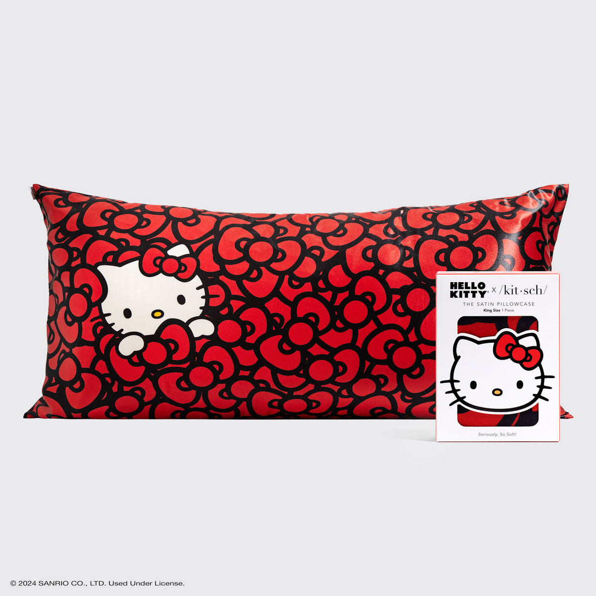 Kitsch x Hello Kitty szatén párnahuzat – Kitty a masnik tengerében (Kitty Bathes in a Sea of Bows) – King méret