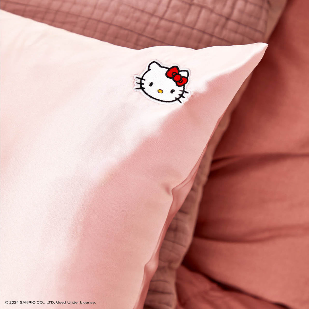 Kitsch x Hello Kitty szatén párnahuzat – rózsaszín Hello Kitty arc – King