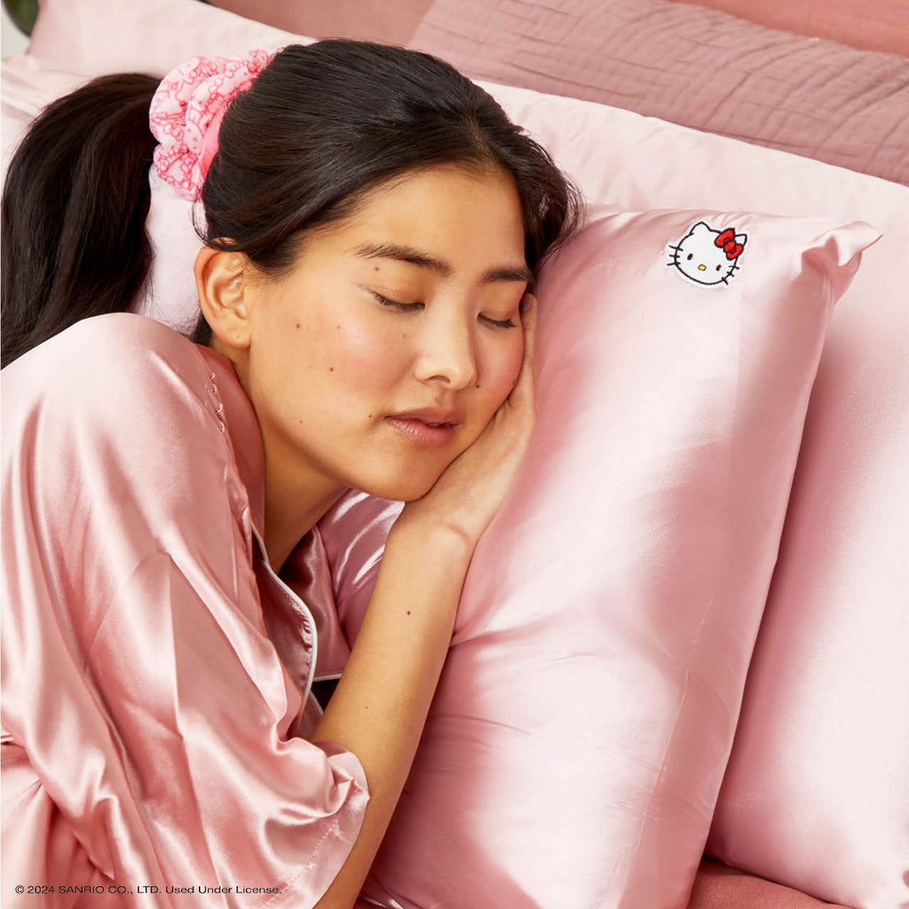 Kitsch x Hello Kitty szatén párnahuzat – rózsaszín Hello Kitty arc – King